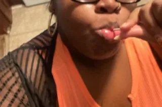 Im confident n freaky, i want to be plesse n want to please - Image 3